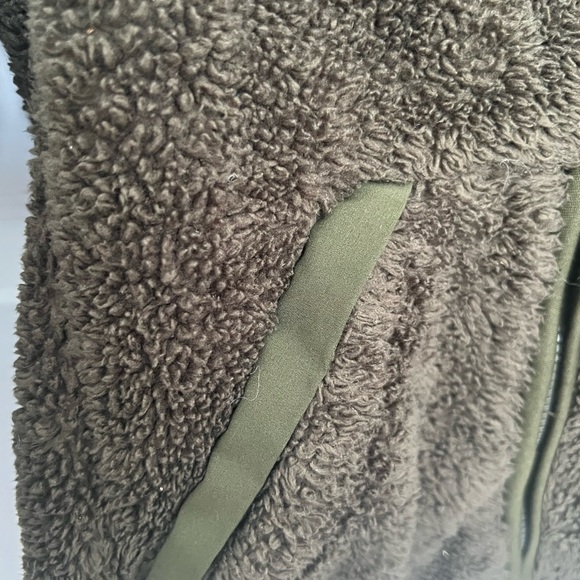 Boys Reebok jacket - Picture 2 of 6